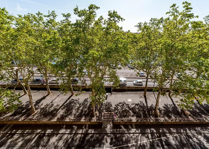 High-End Apartment Overlooking The Quays Ail